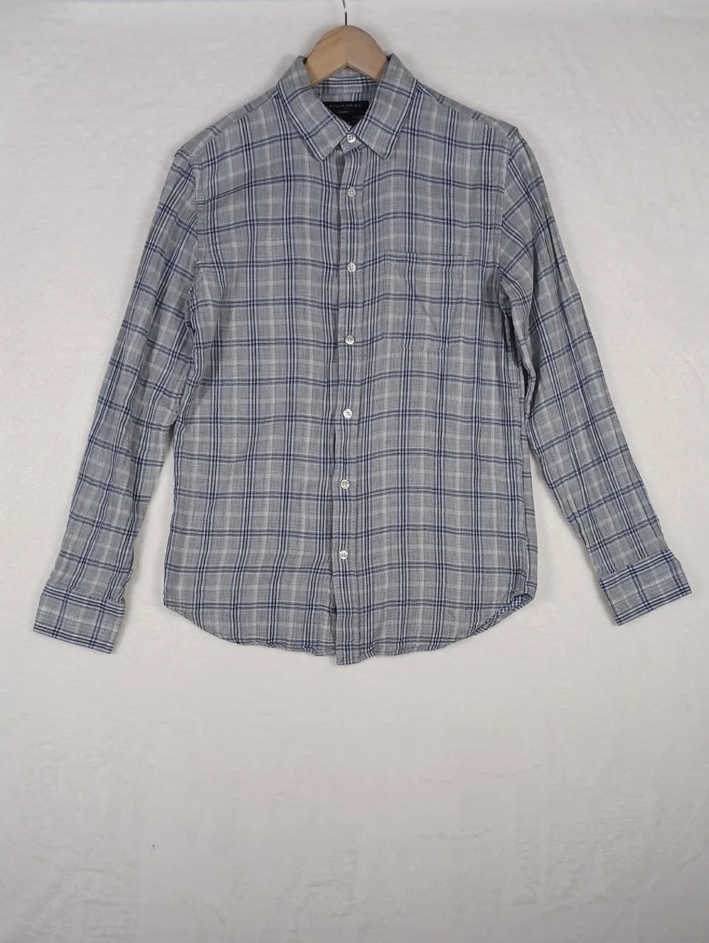 Banana Republic Blue and Gray Plaid LS Button-Down Mens Small Shirt, 100% cotton